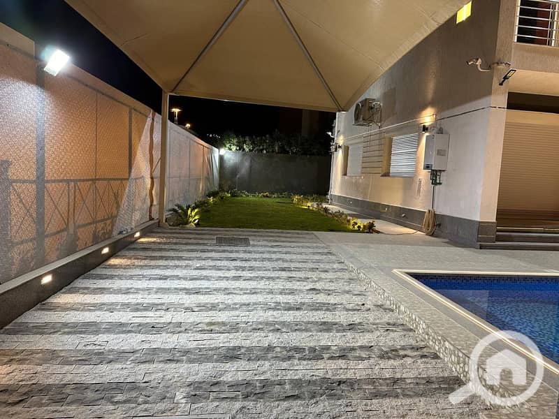 17 953b415a-b868-4bb9-8041-1d37d9fb0944. jpg