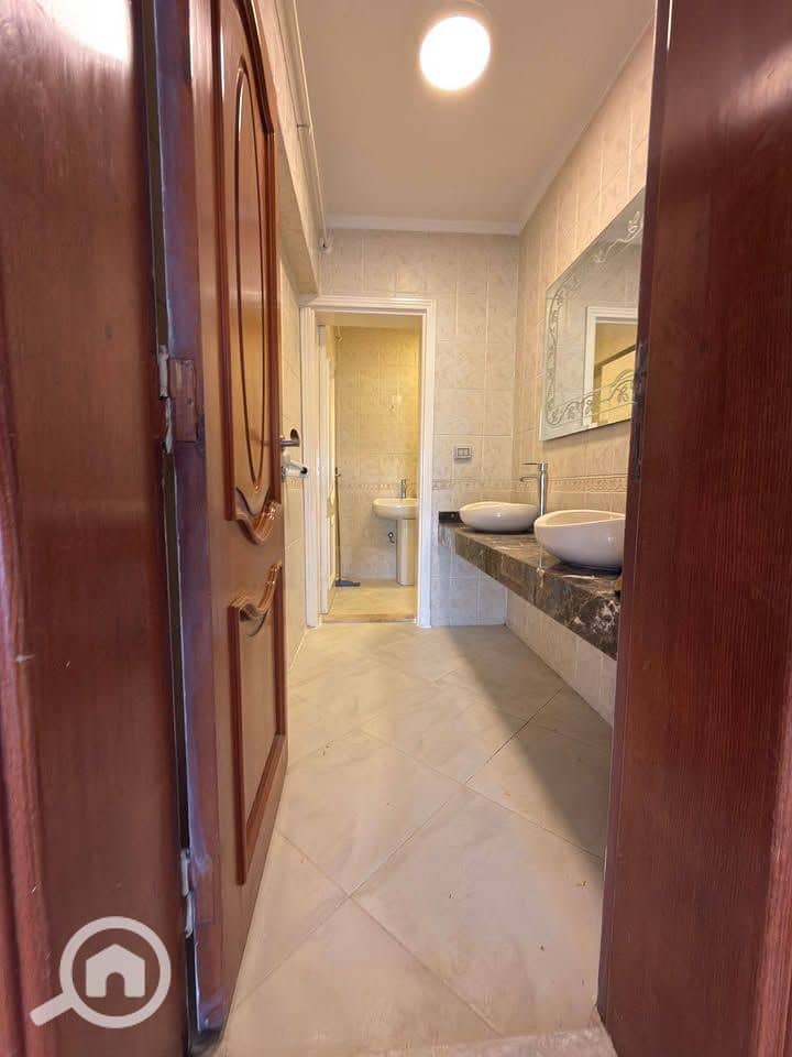 8 e31bfedd-91d6-4cae-90a1-fd2baba64331. jpg