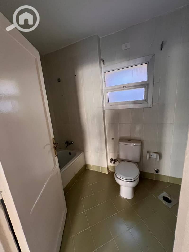 5 8e8585f1-3f67-49d1-9d76-dfefbf202702. jpeg