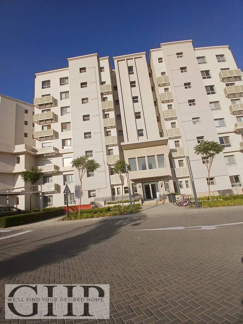 2 b085a22a-7a96-4abf-8fd8-a9e962bd1f6a. jpg