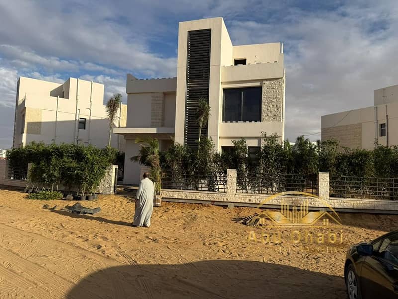 2 e2eeb558-fa51-40b3-9cbc-70525d38b20d. jpg