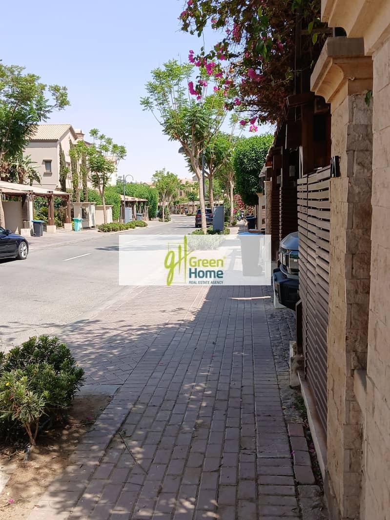 12 e707ed18-13f2-42f8-a1e0-1e594e5b228f. jpg