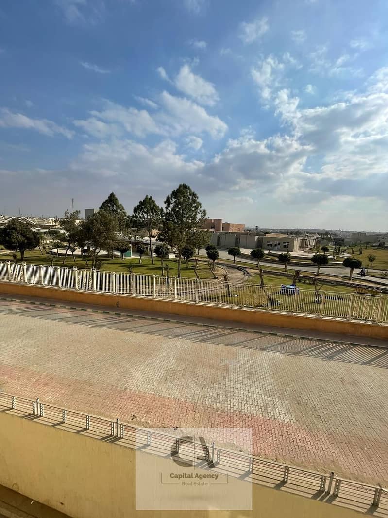 10 90f84777-6174-4a36-bccf-72e6f525a2a2. jpg