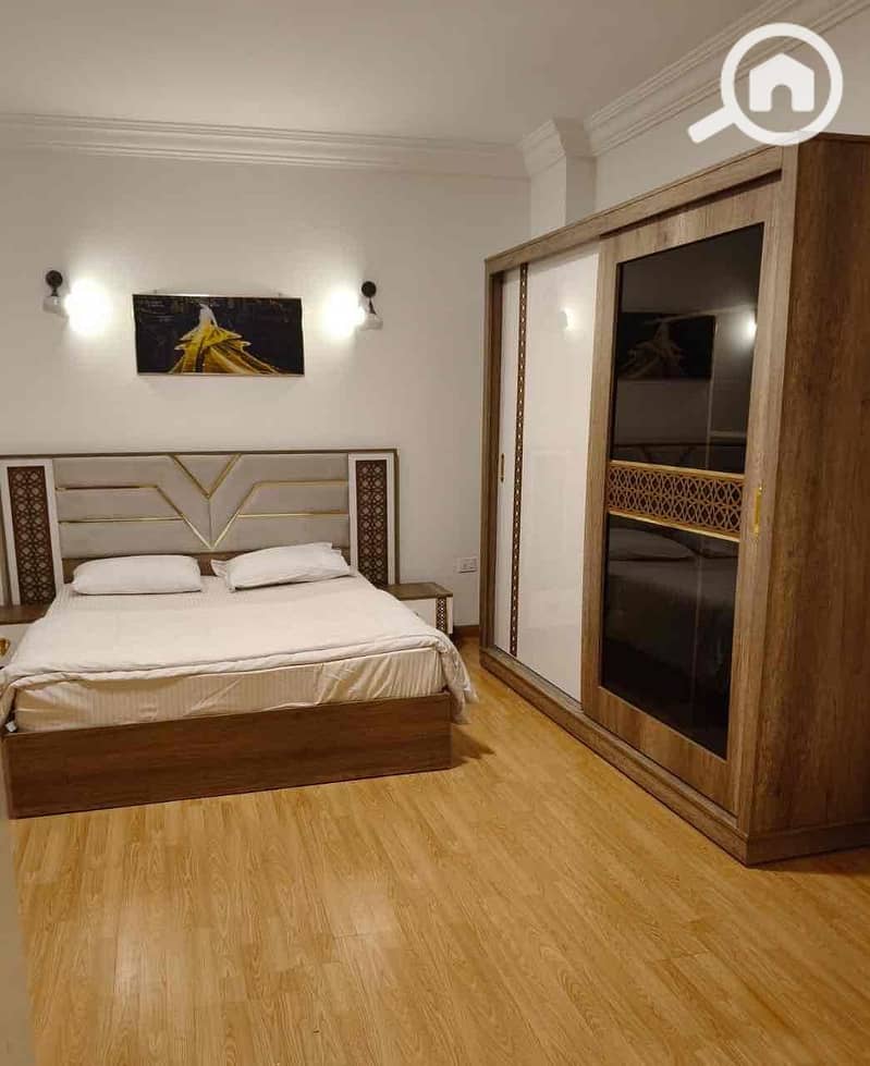 12 08599bd7-be6e-4e73-82bd-570f2ca63dfa. jpg