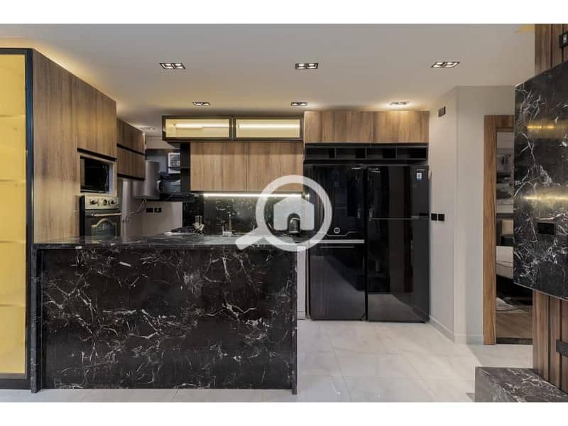 10 9808197b-97a6-4217-b2b2-a1df42756dc8. jpg