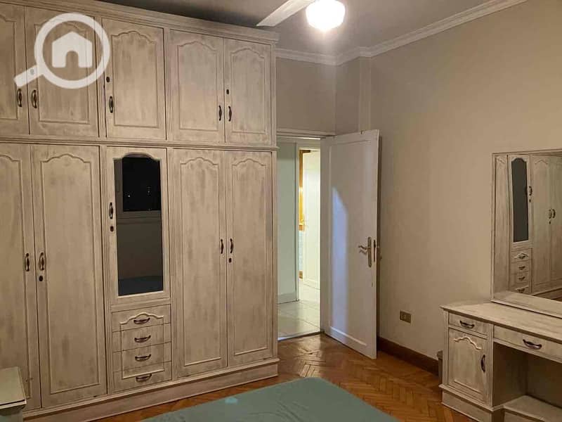 18 b7b83c0c-94e9-4eda-a1da-95d59c13bb8e. jpg