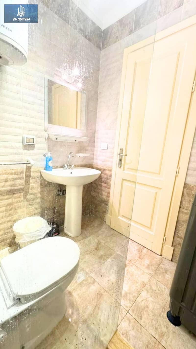 14 5f7e6d9a-ba85-4830-a732-2f80f9b3add6. jpg