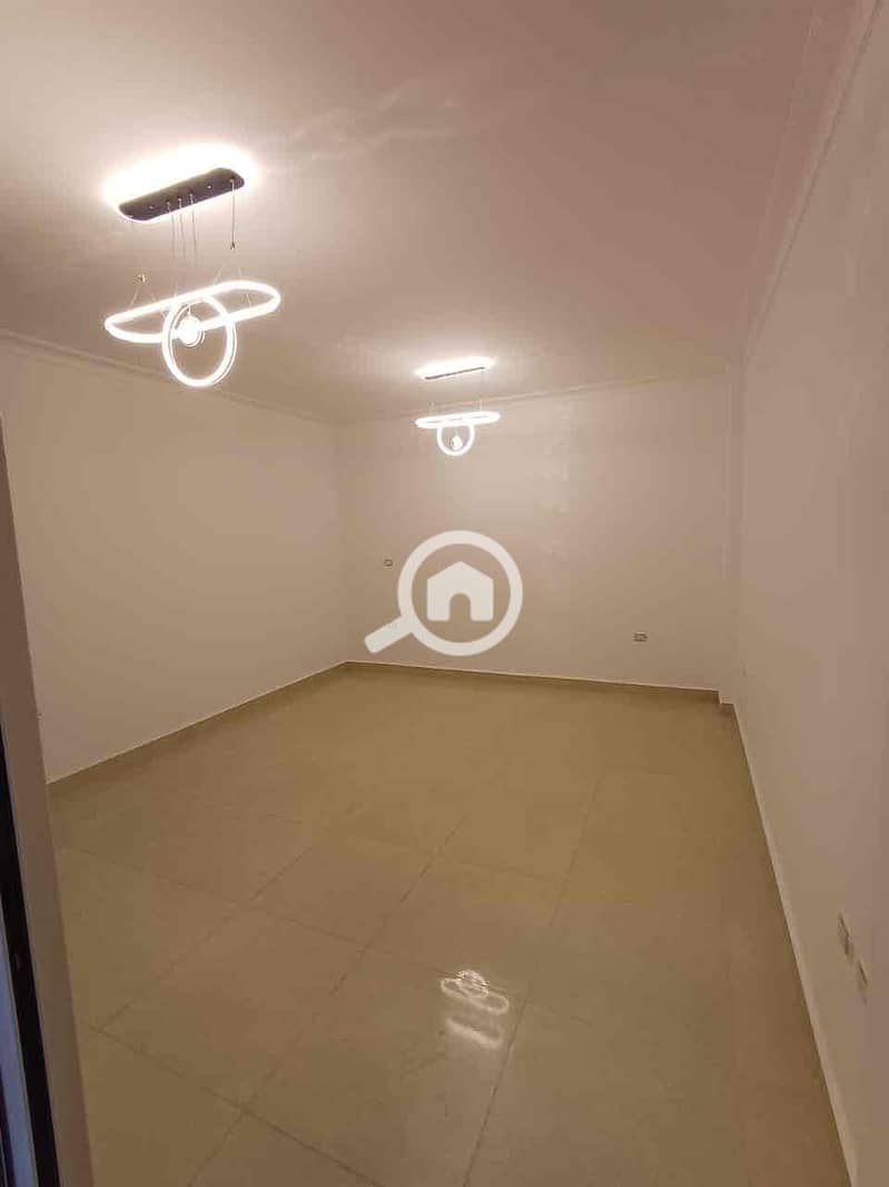 5 e2324c8e-eaf0-4c9a-83df-286ed400f8ef. jpg