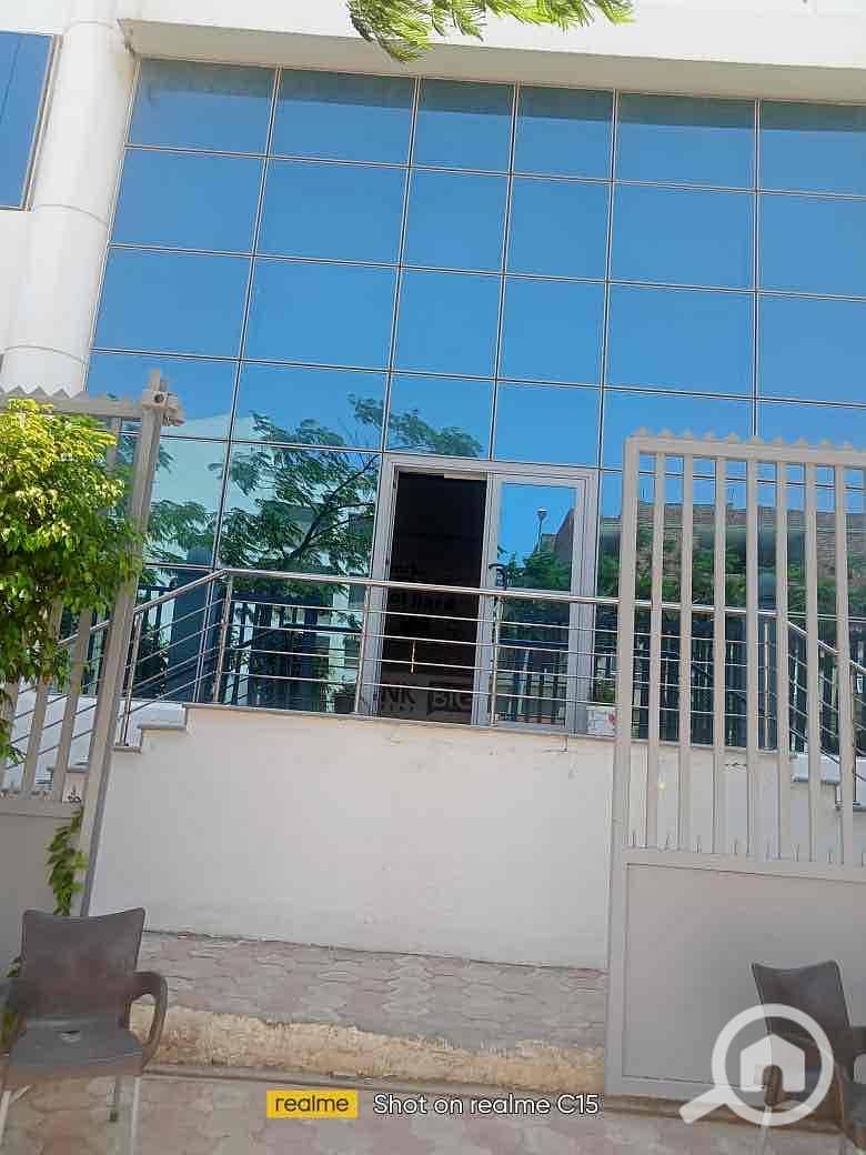 35 e4b1196a-f9de-44cb-8015-b67eb4be7cfb. jpg