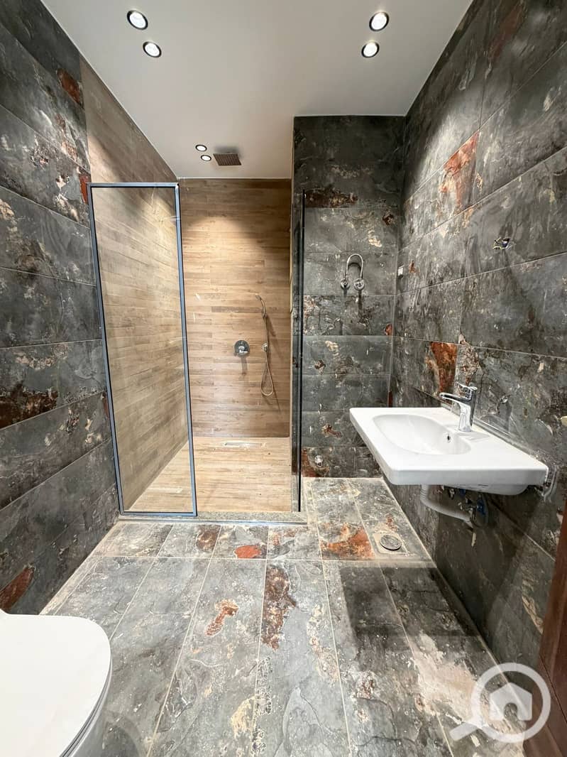 4 d002f736-10da-4918-8098-810a008c22f7. jpeg