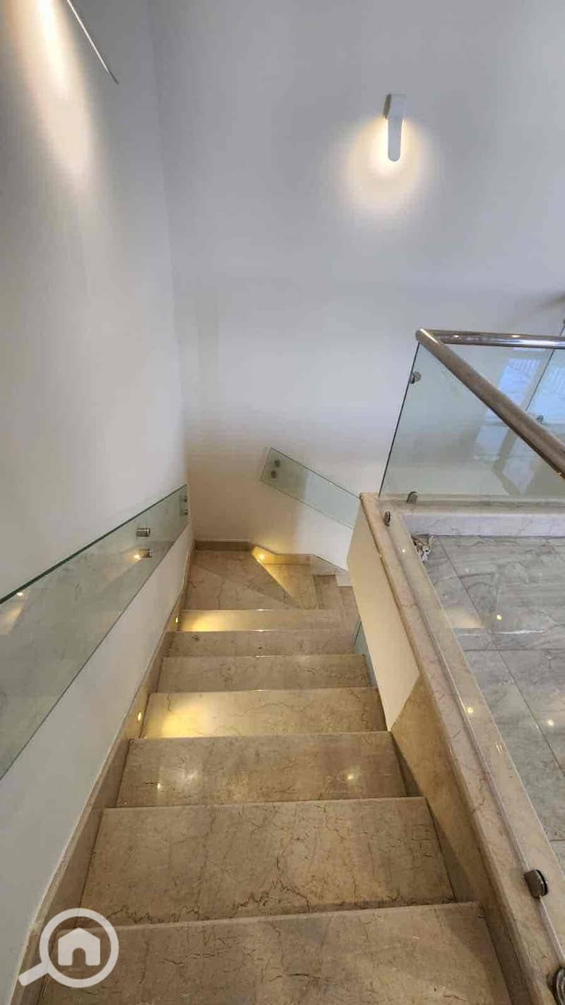 3 e537ad61-921e-4b80-b6a1-68d942deee6e. jpg