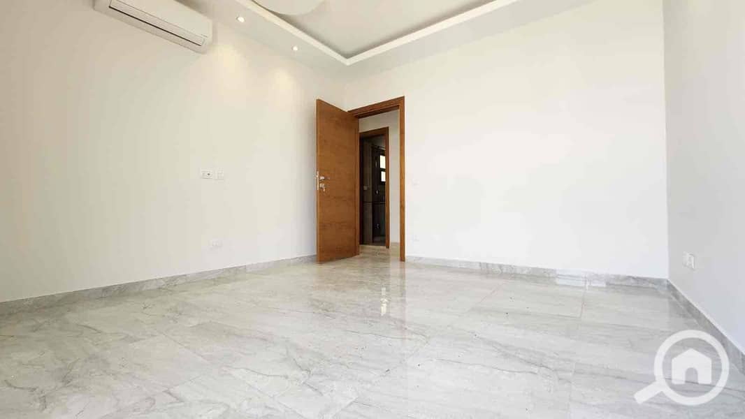 4 39c91d3c-c57e-496b-b633-9008bbb5014a. jpg