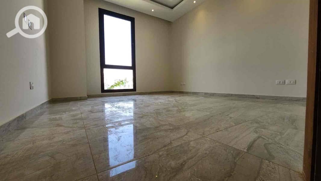 12 2abfed2d-efef-4988-80f6-00c6cf9dbbfd. jpg