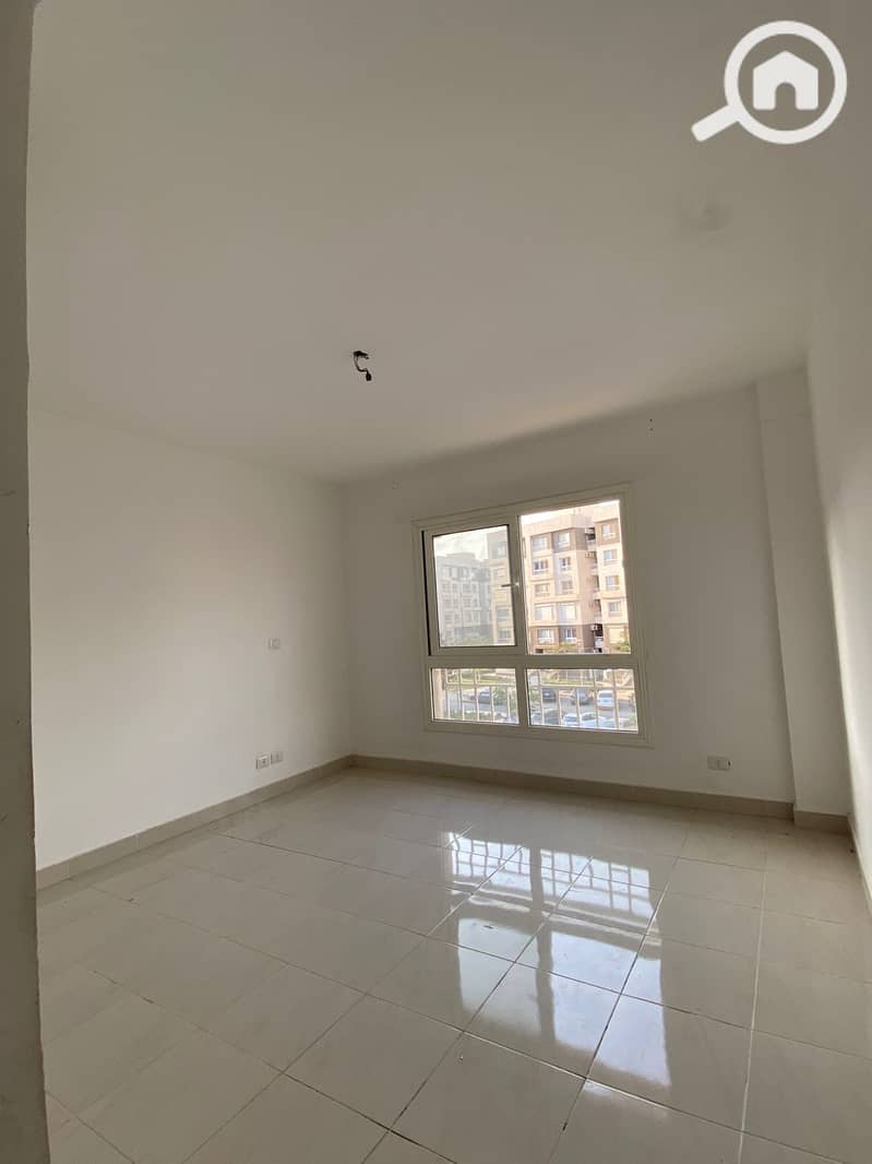 10 d9dad080-cb68-4c7b-bc71-d8d267f9aad3. jpg