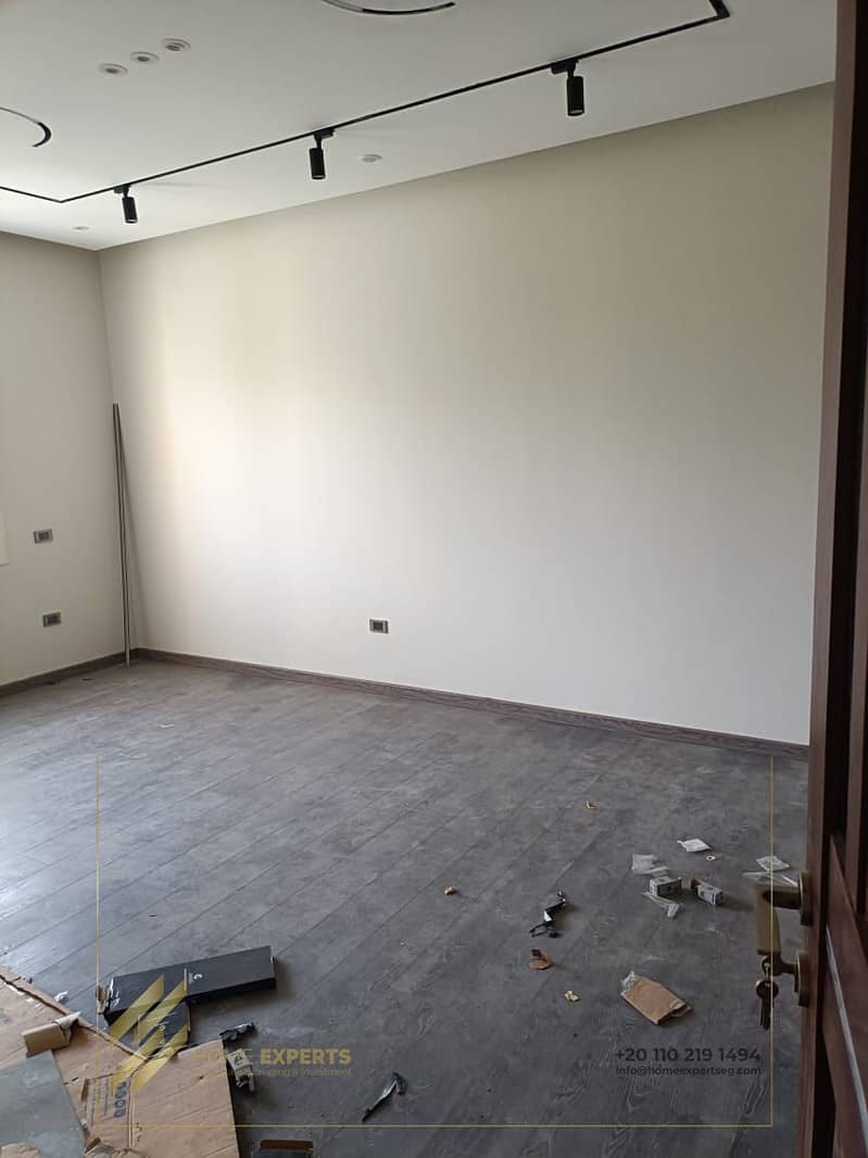 8 24e22ad8-bbb1-4538-9162-636702fbf770. jpg