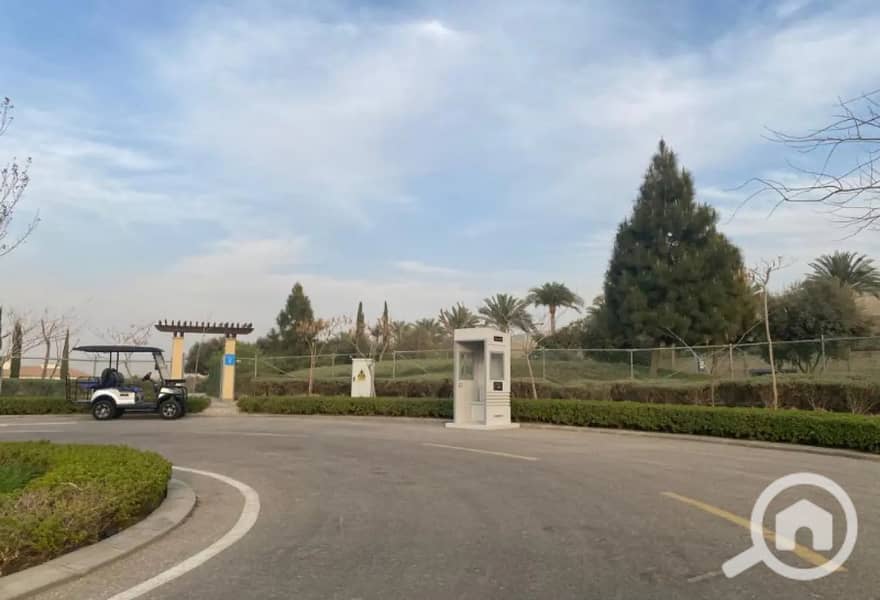 2 8317947-3d9bbo. jpg