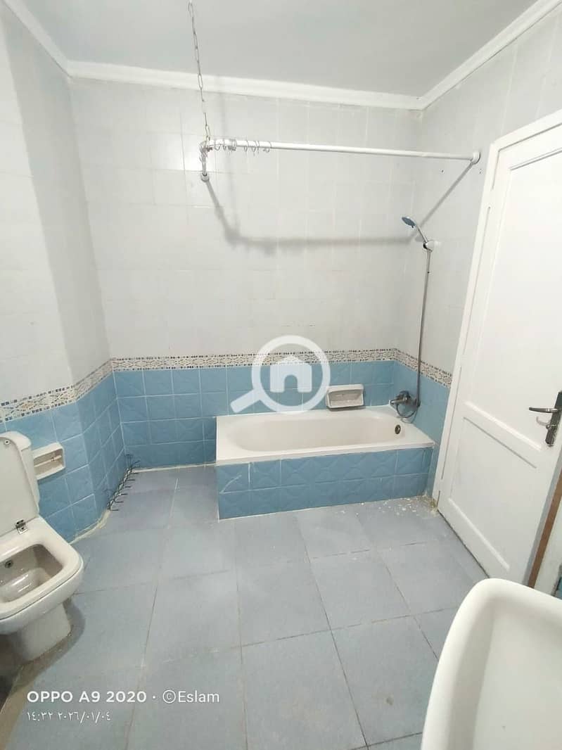 7 a5d2d20f-6411-47bc-a746-6c752797159d. jpg