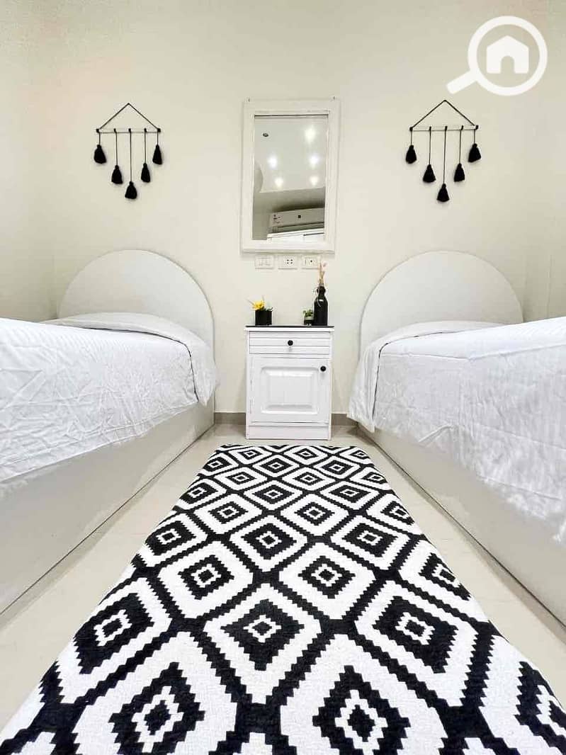 12 b2c0944f-fd71-41a6-8e88-a11284f45538. jpg