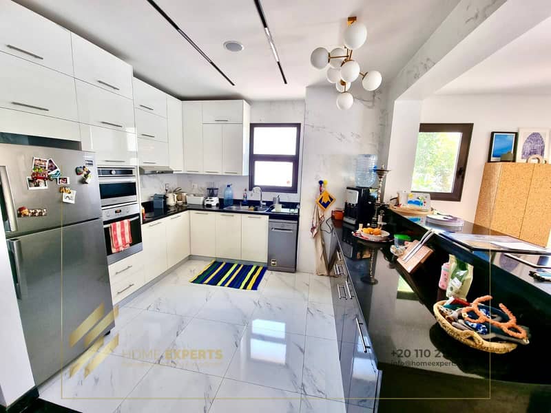 22 fe9abd29-bc86-42b3-9aea-523c0b137103. jpg