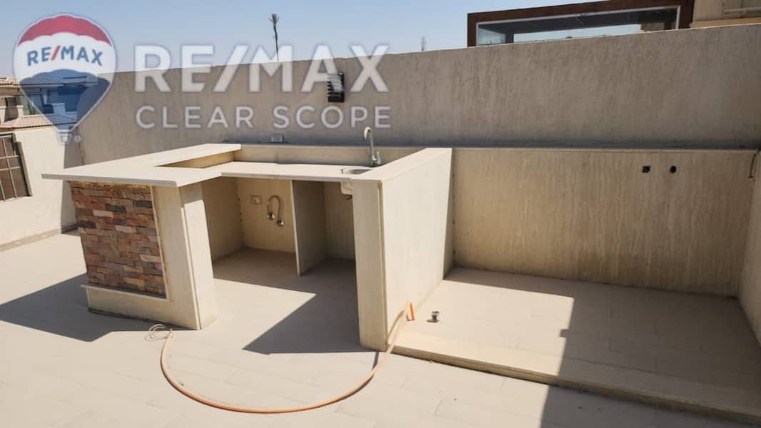 10 145f9f5a-e0d7-41de-87ff-92417264a2e2. jpg