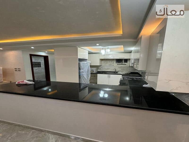 10 460f2077-c9ab-4236-8df4-e2747a586825. jpg