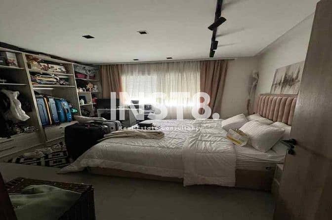 4 khufvyujdfutdf. PNG