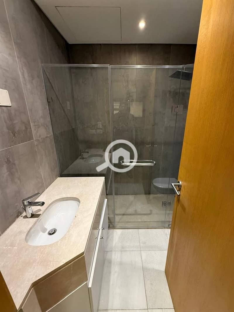 6 7104d8ea-884a-429d-8aed-2f2c89305873. jpeg