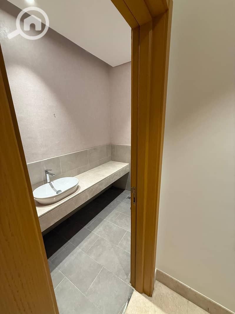 8 8db2c362-c601-4a8f-9159-7f0b04f218f8. jpeg