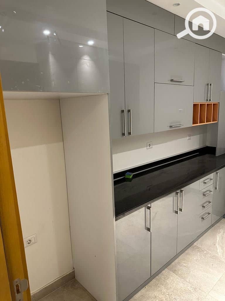 12 12b648d6-9618-4600-b417-f6d81a50a549. jpeg