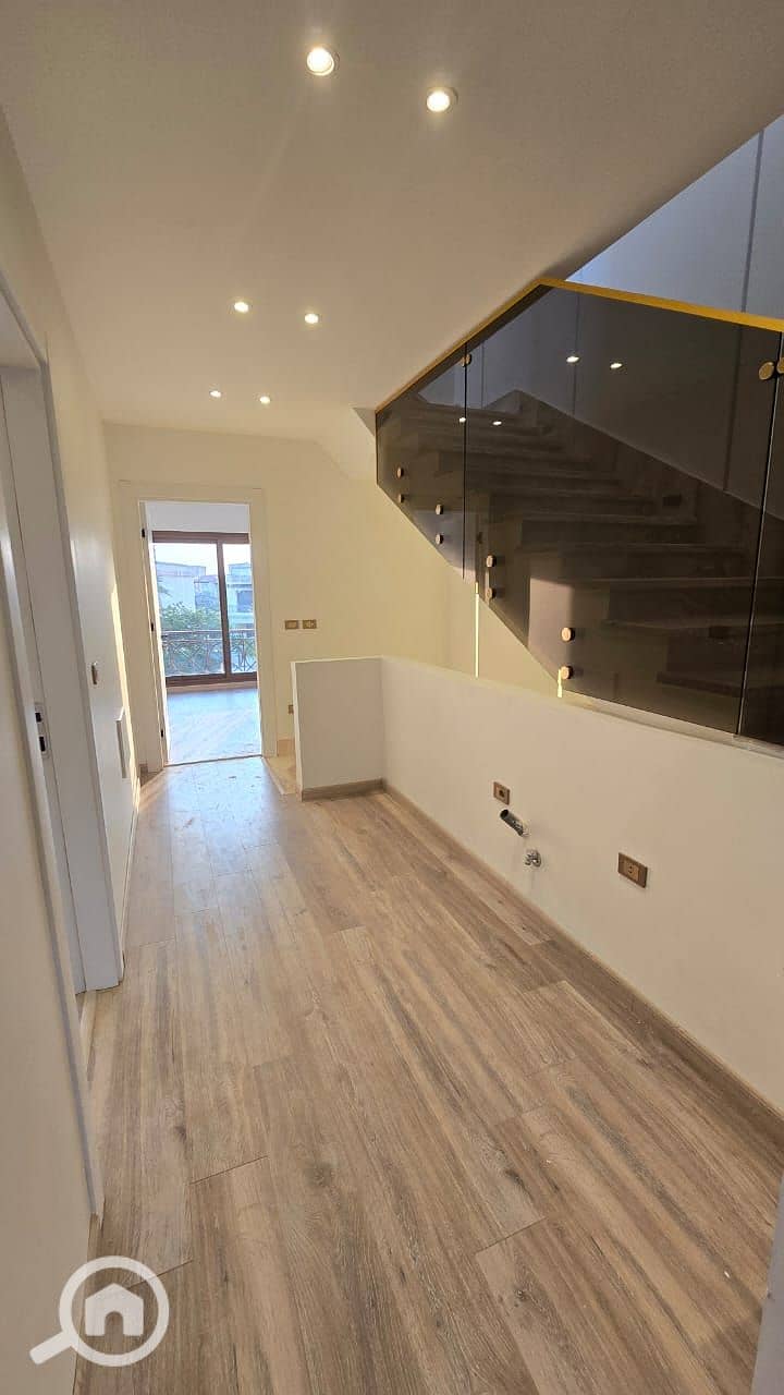 8 54b886c5-dadd-492e-b2b4-a9f2b2ffb764. jpeg