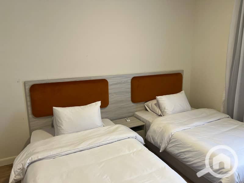 13 709746c5-b309-4253-84f8-f70029ec6ad1. jpeg