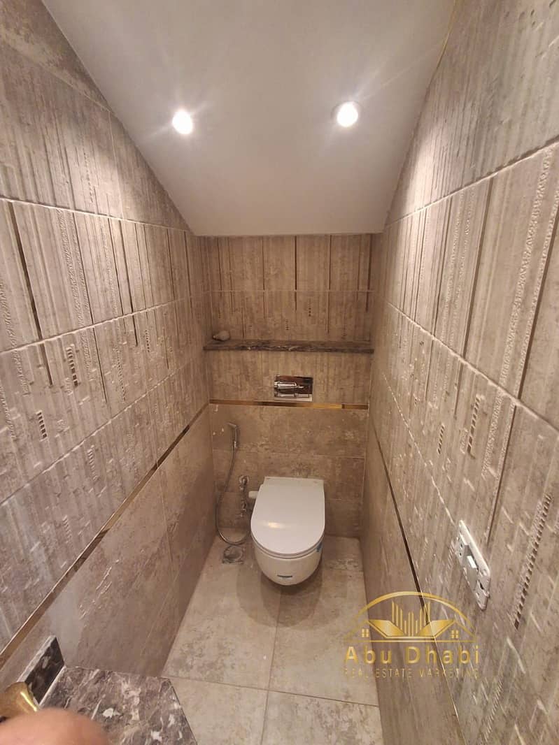 10 322180ee-9a13-4e41-b28f-5e52057f3fc4. jpg