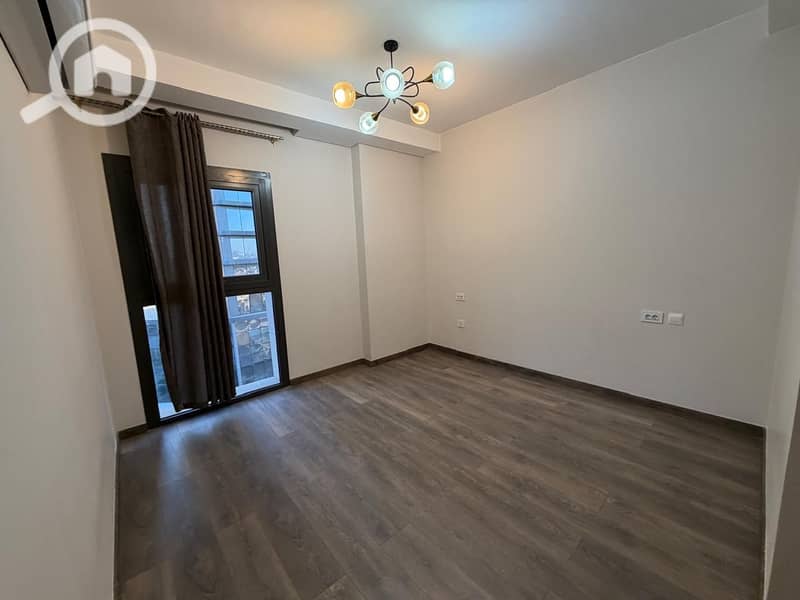 4 8b288834-9420-47c1-ac20-5d7cd53d36c7. jpeg