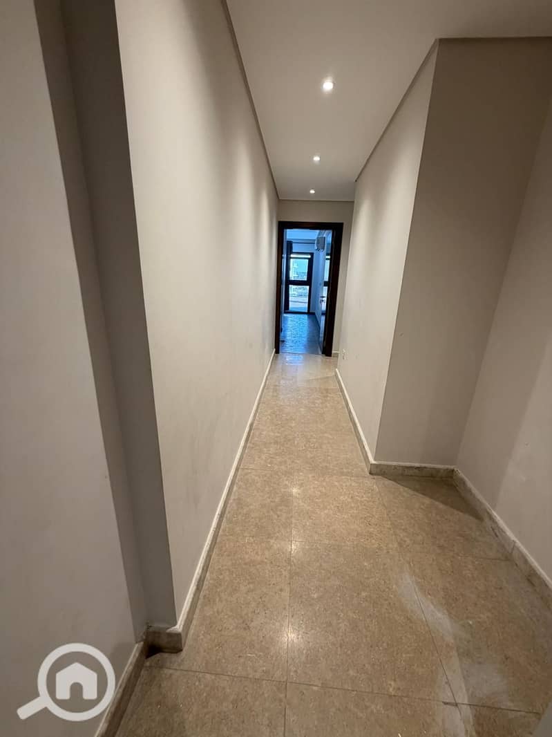 10 e81b3f57-1206-4b53-bae4-9bafb75f3646. jpeg