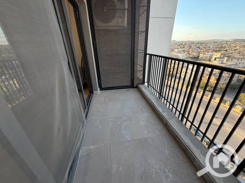 16 014ef85b-d9bb-45a8-b1c9-421f7b471e1f. jpeg