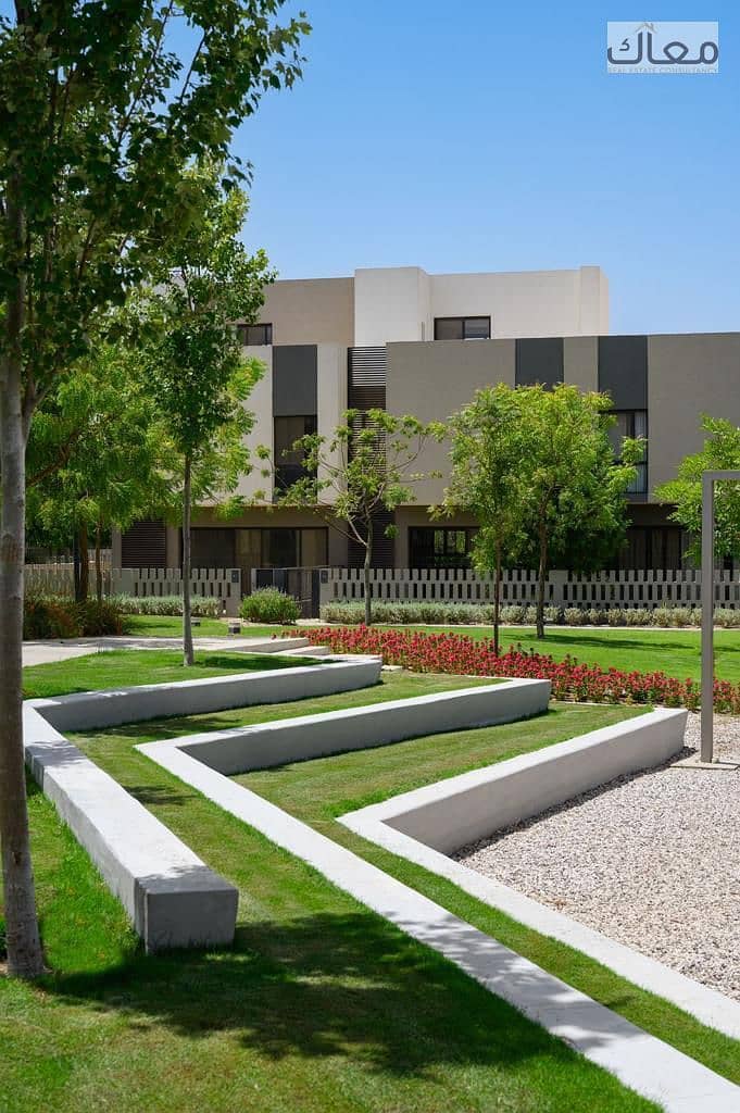 8 65949ebd-b077-4840-b834-1e1e494913c8. jpg