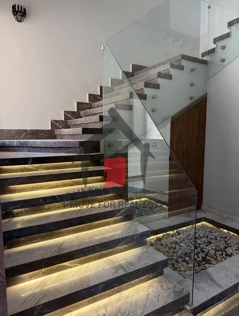 10 ca5b30f9-4ed5-431b-8b7e-7f0e871d4a82. jpg