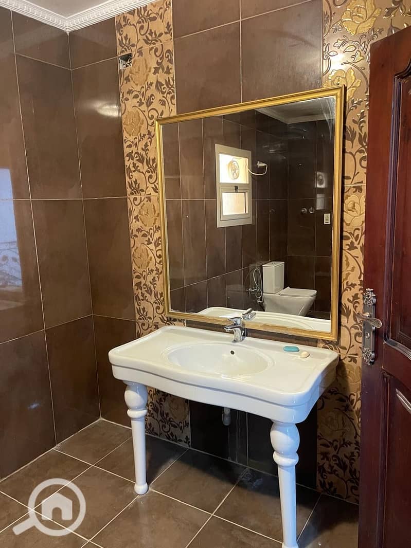 5 49c055cb-40cd-4f0a-bdf6-9a64977d9d4d. jpeg