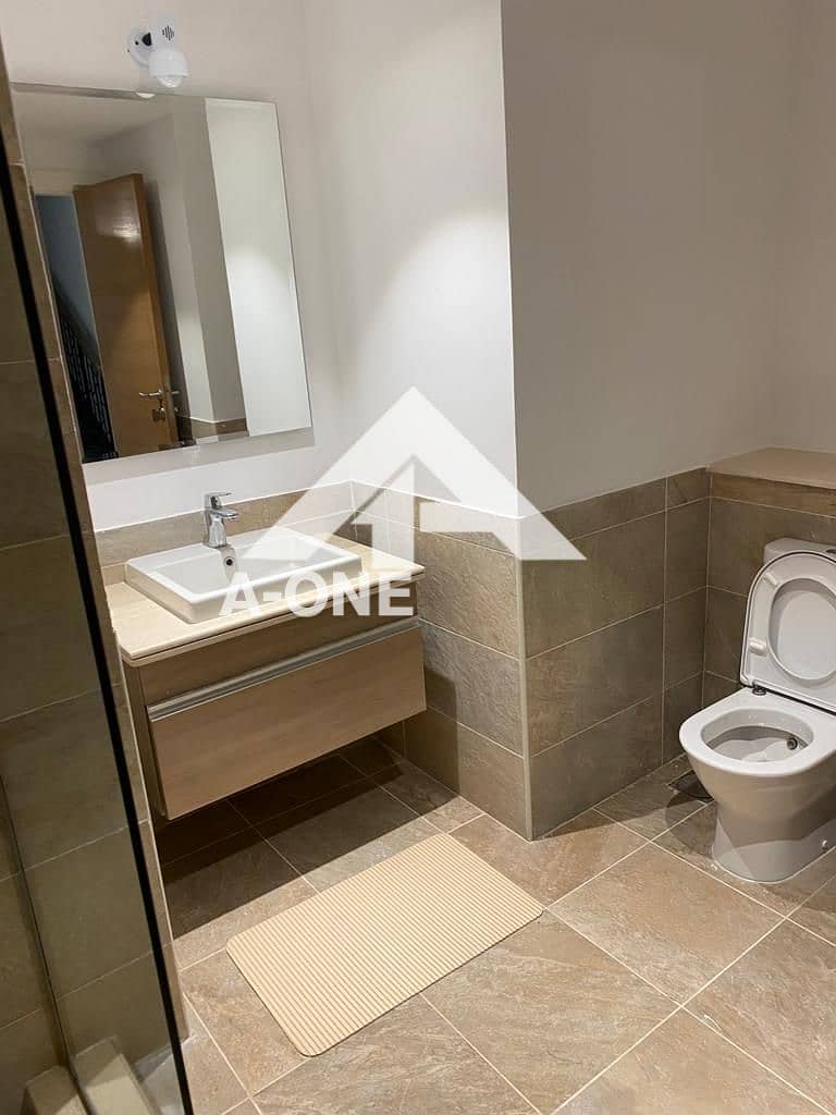 12 3e68f350-317f-4104-9942-6106b9fd2696. jpg