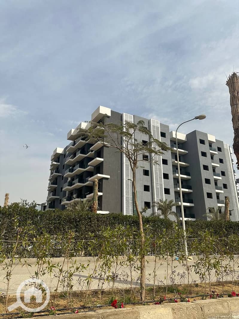 10 ec690580-cb1a-43a1-809e-83a2985ca073. jpg