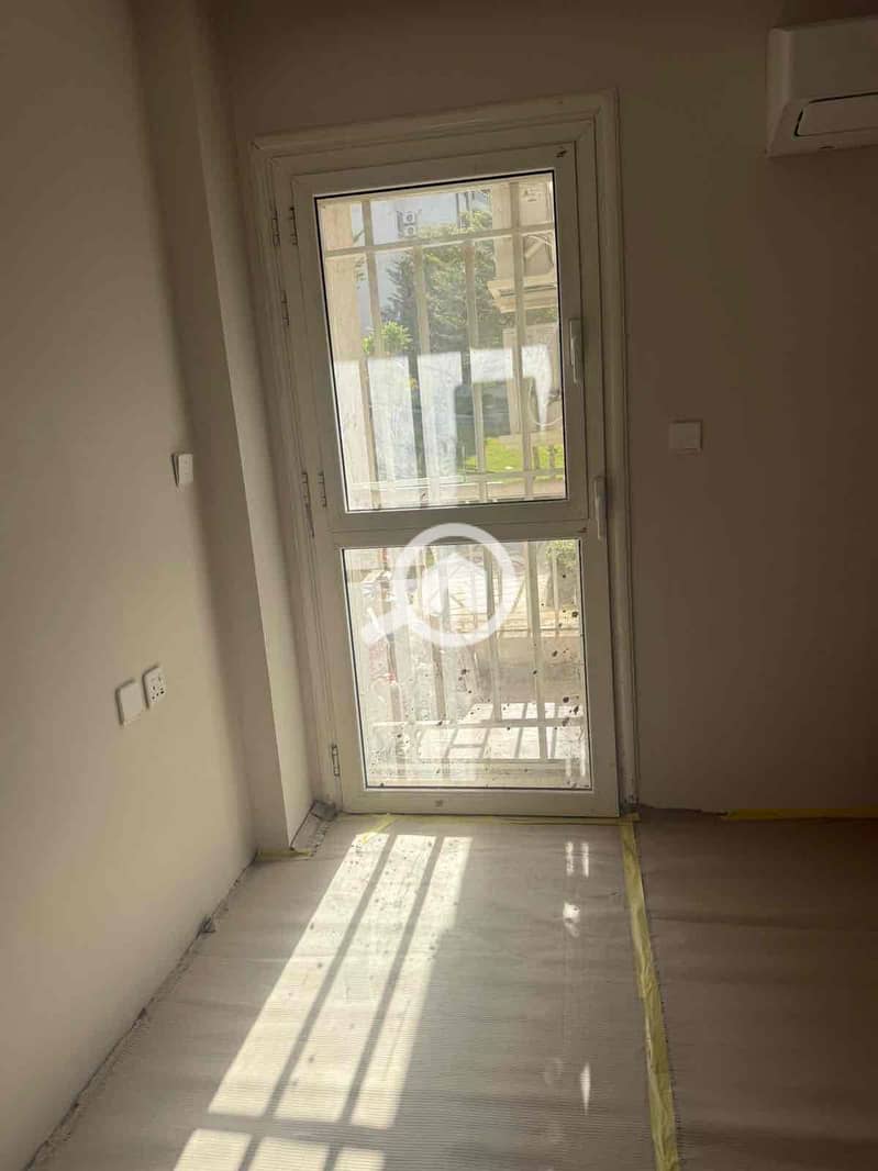 14 d45ef8c6-8601-4ea9-a0a7-8c629a404706. jpg