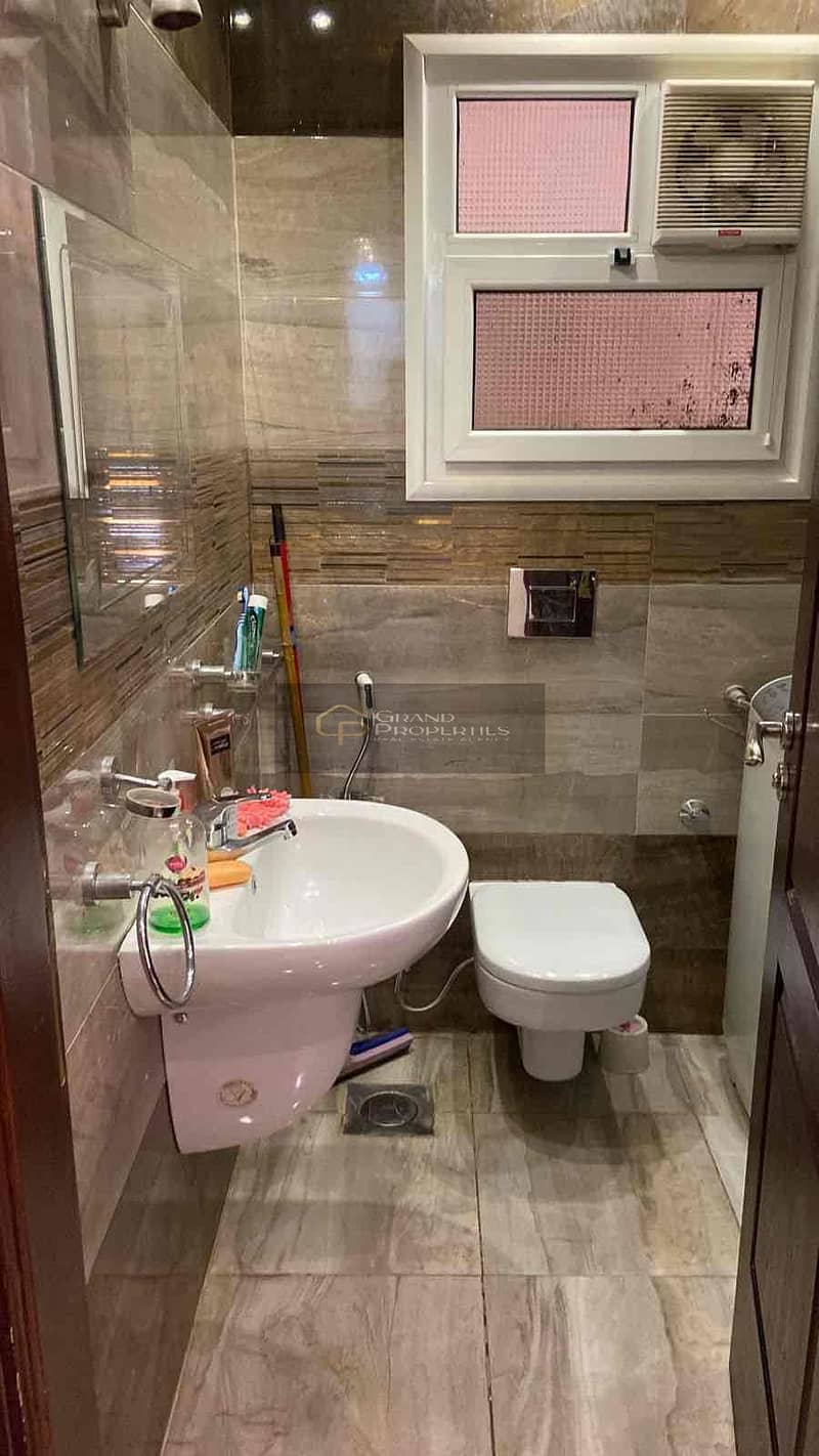 7 b0360c5d-ca2f-4962-b1e9-b5668f15c38c. jpg