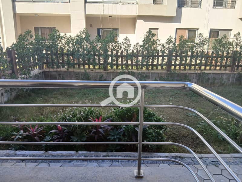 2 f4caafe8-66a4-4cf1-a754-adc8d4dff1ab. jpg