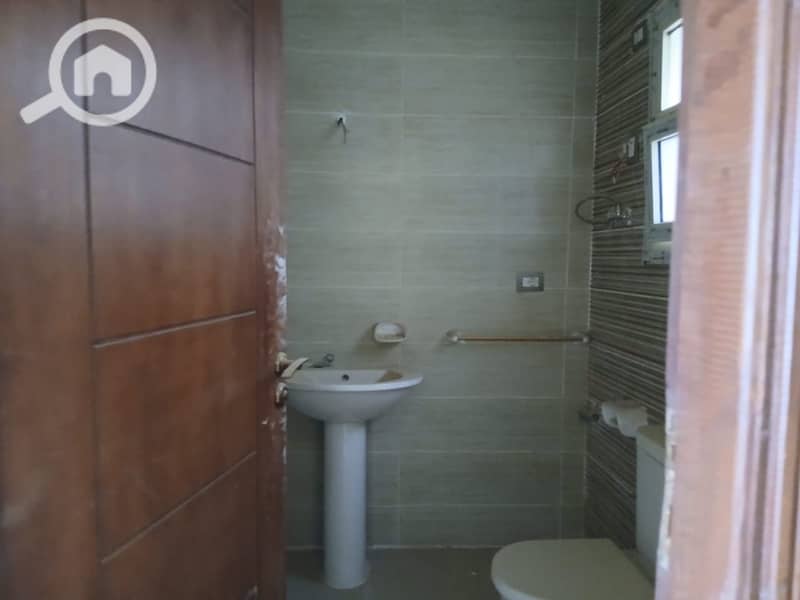 10 dbc2b98e-436e-4a44-bcf6-45bcf583ff01. jpg