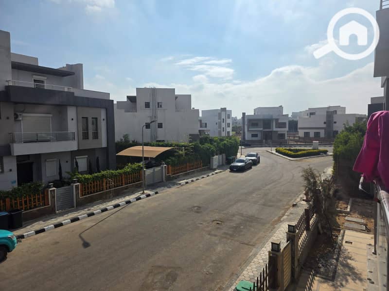 12 d9e08dbd-e853-42b2-8a49-3d7322e3dad6. jpg