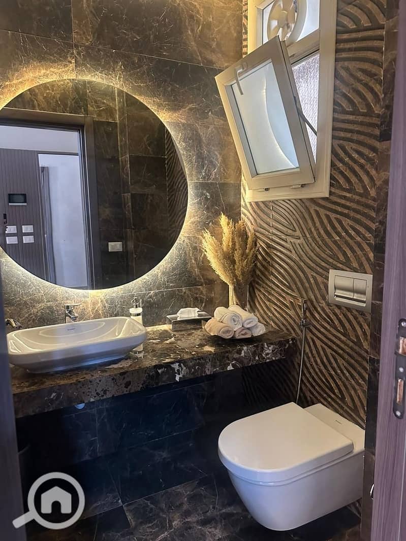 4 61a212bc-5362-43c5-8fda-3a8df014f1ae. jpg