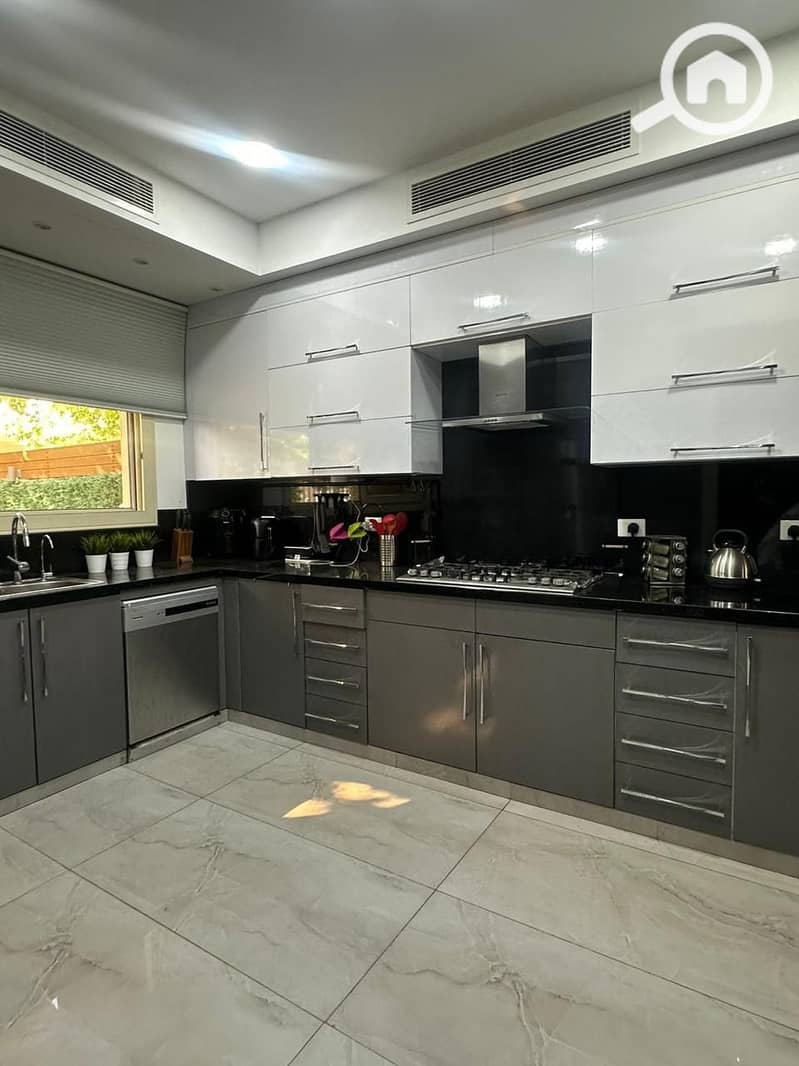 6 e7196d4b-79c4-42c9-abda-503f9343bac6. jpg