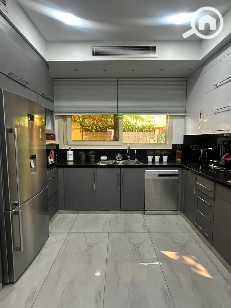 10 bf5e9465-7d7e-4f8e-a884-8f43528ed5fd. jpg