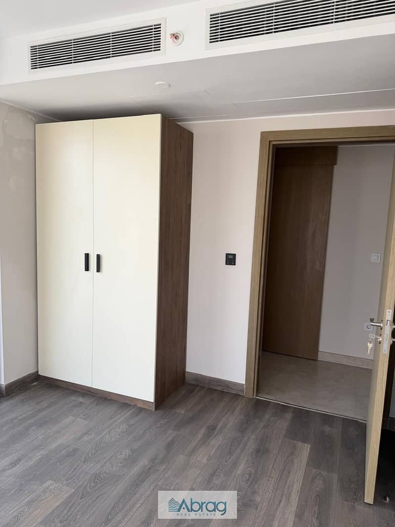 7 78573c49-e4a5-47e1-b2f8-1c2d82ece5c9. jpeg