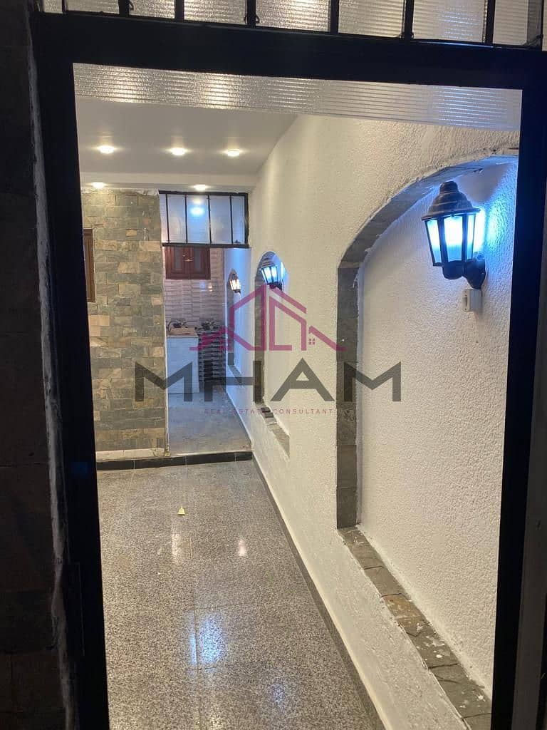 2 photo_5989968692353108953_y. jpg